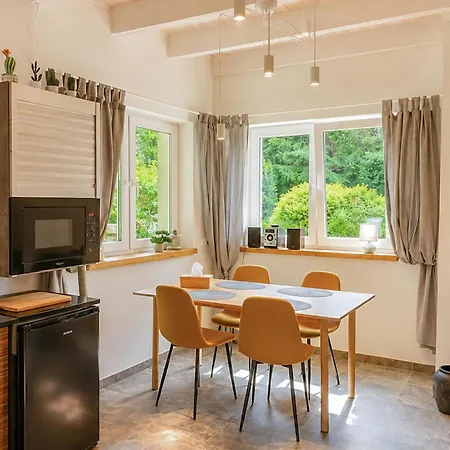 2 Bedroom Stunning In *
